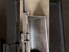 バケツを捨てる