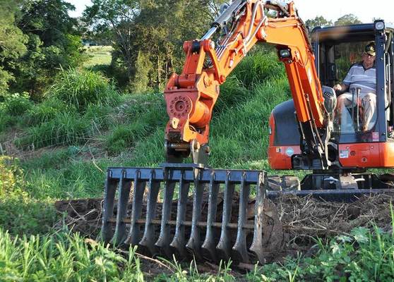 カスタマイズされた掘削機レーキ 20 トン掘削機 PC200 DH200 SK200 0.8m3 植生洗浄土木プロジェクト用