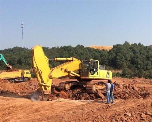 どこでもに頑丈な掘削機の石のブームおよび腕をそして良い状態で短くするために60-70トンのフル セットを販売する。