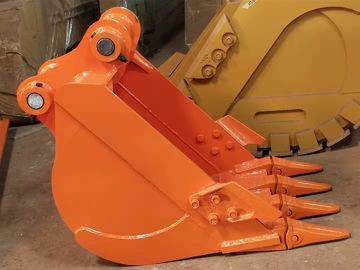 採鉱の掘るリサイクルのためのオレンジ色の建設機械のバケツ